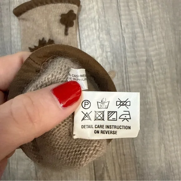 Chic Brown and Beige Cashmere Gloves - Picture 4 of 5